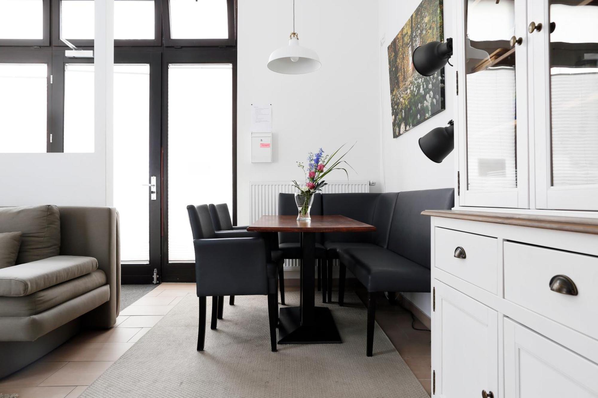 Nieb By Rockchair Apartments L Superhost Status L 3 Bedrooms Boxspringbeds 3 Bathrooms In Center "Kurfuerstendamm" - Cozy Family & Business Flair Welcomes You! Berlin Bagian luar foto