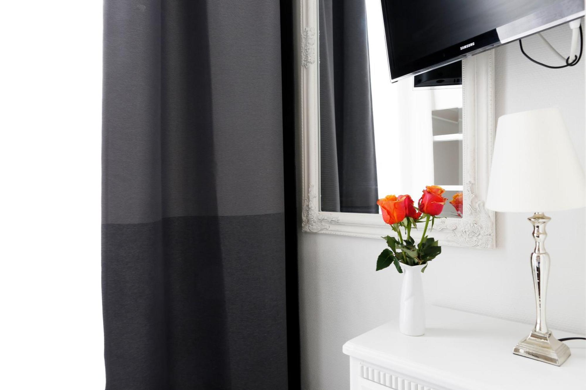 Nieb By Rockchair Apartments L Superhost Status L 3 Bedrooms Boxspringbeds 3 Bathrooms In Center "Kurfuerstendamm" - Cozy Family & Business Flair Welcomes You! Berlin Bagian luar foto
